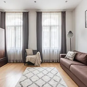 Place Of Grace - 50 Meters From Dancing House Praha